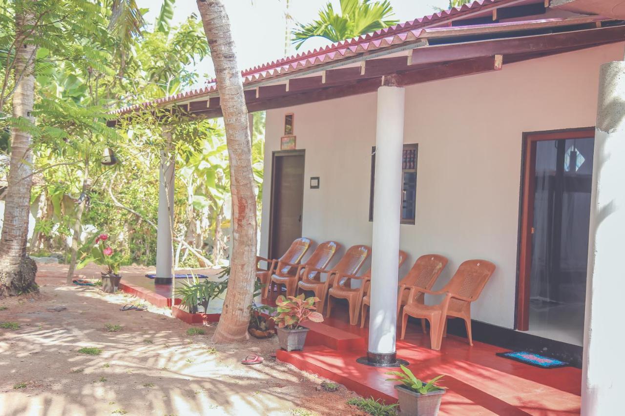 Hikka Surf Hostel Hikkaduwa Eksteriør bilde