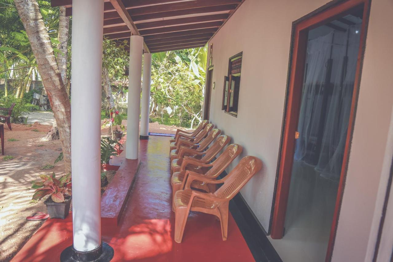 Hikka Surf Hostel Hikkaduwa Eksteriør bilde
