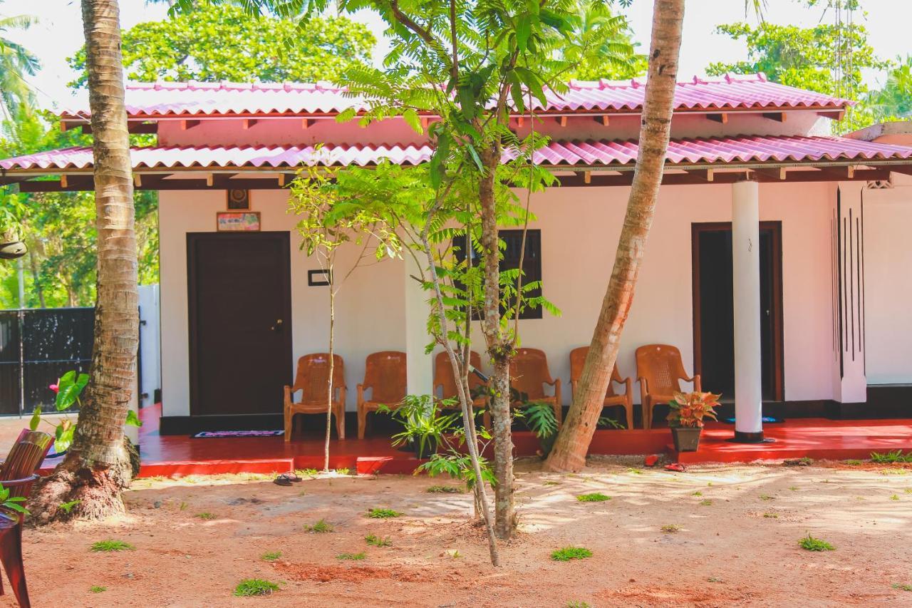 Hikka Surf Hostel Hikkaduwa Eksteriør bilde