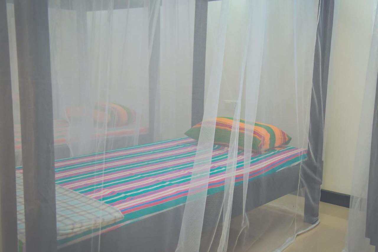 Hikka Surf Hostel Hikkaduwa Eksteriør bilde
